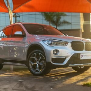 BMW x1 Sdrive com teto solar